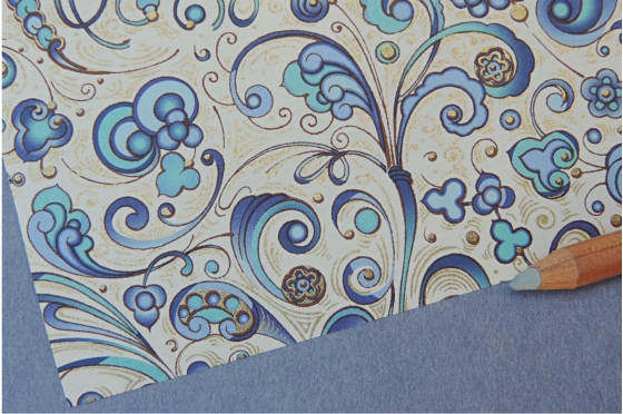 Papier d&eacute;coratif Rossi1931&copy; - Envol&eacute;e florale bleue