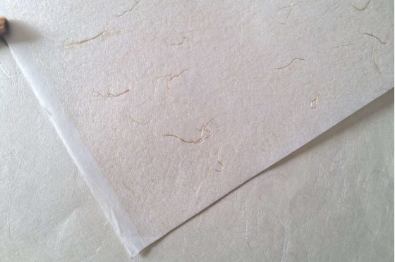 UNRYU 35g/m&sup2; gold nylon fibers on white 