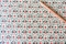Papier florentin - fleurs rouges grimpantes