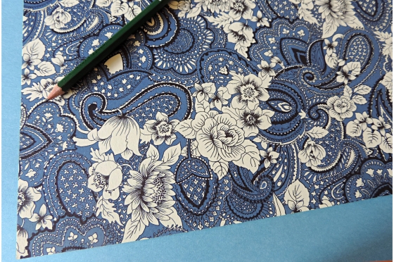 Papier florentin - fleurs et cachemire bleu lapis