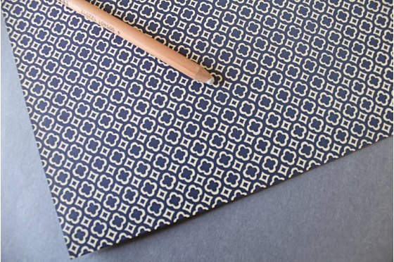Papier florentin - carreaux & tr&egrave;fles bleus