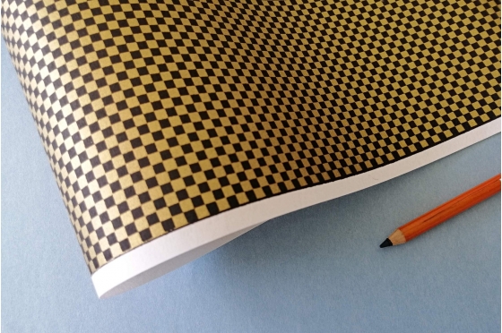 CHIYOGAMI 70g/m2 Damier noir et or